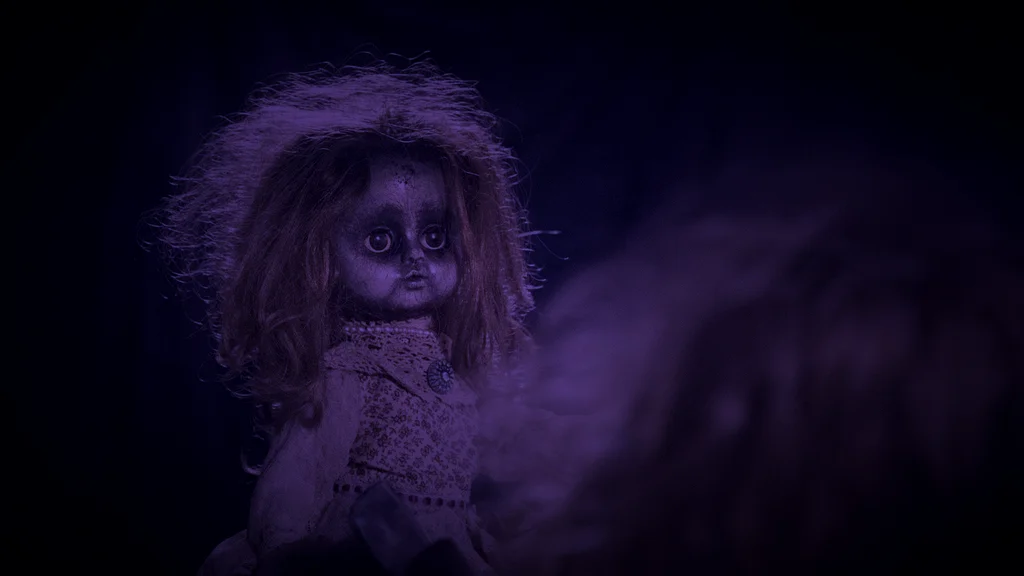 중고 거울을 들인 날부터, 거울 속 얼굴이 내 얼굴이 아니었습니다