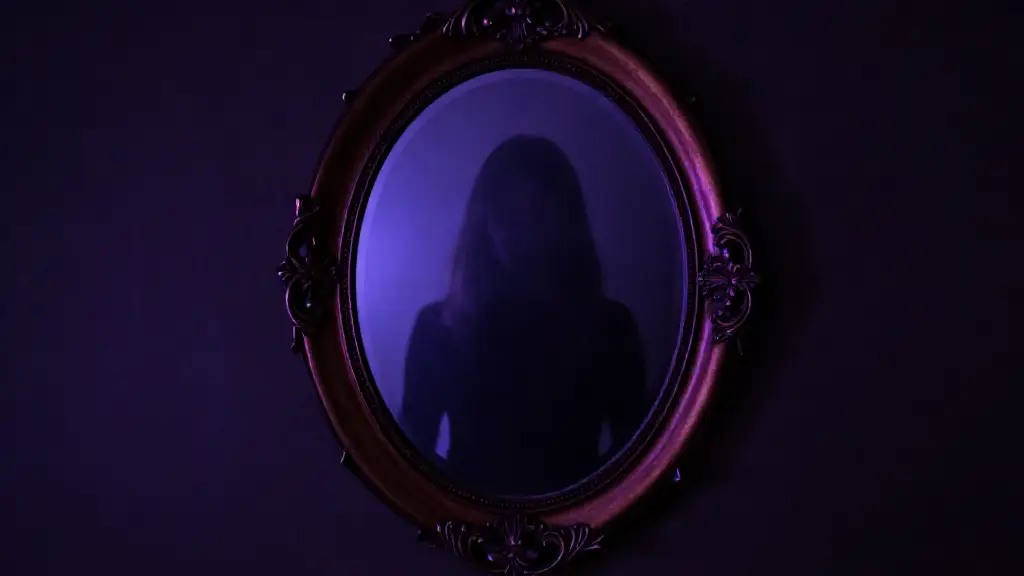 중고 거래로 산 거울, 반사된 것은 내 모습이 아니었다