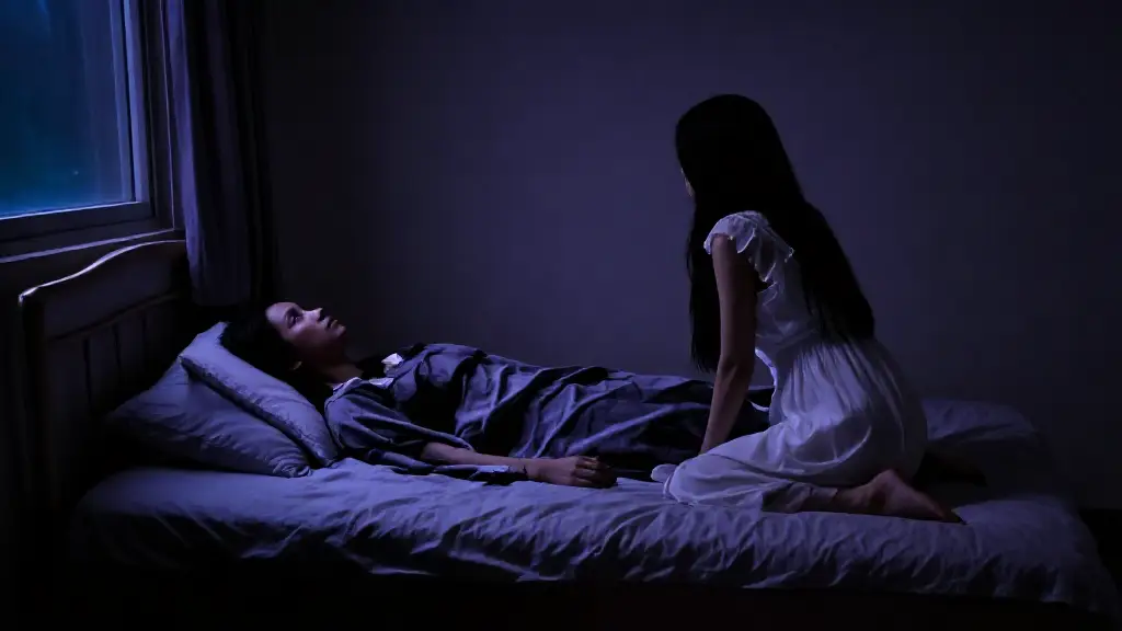 닷새 밤, 가위에 눌릴 때마다 침대 발치의 그것이 돌아봤다